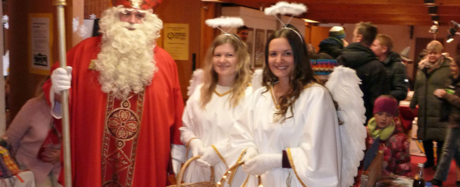 Bischof St. Nikolaus auf dem Christkindlmarkt